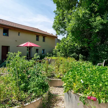 Le Vieux Nayeu بيت ضيافة